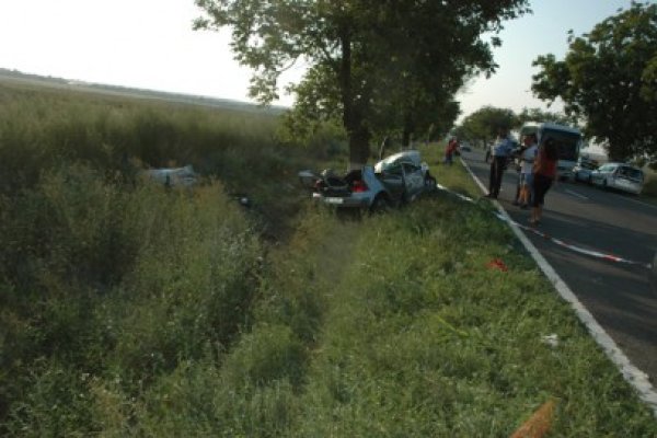 Accident GROAZNIC între Castelu şi Medgidia: o şoferiţă de 20 de ani şi prietenul ei au murit - vezi imagini ŞOCANTE!